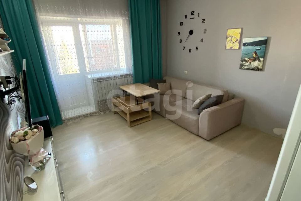 Продаётся 1-комнатная квартира, 40.2 м²