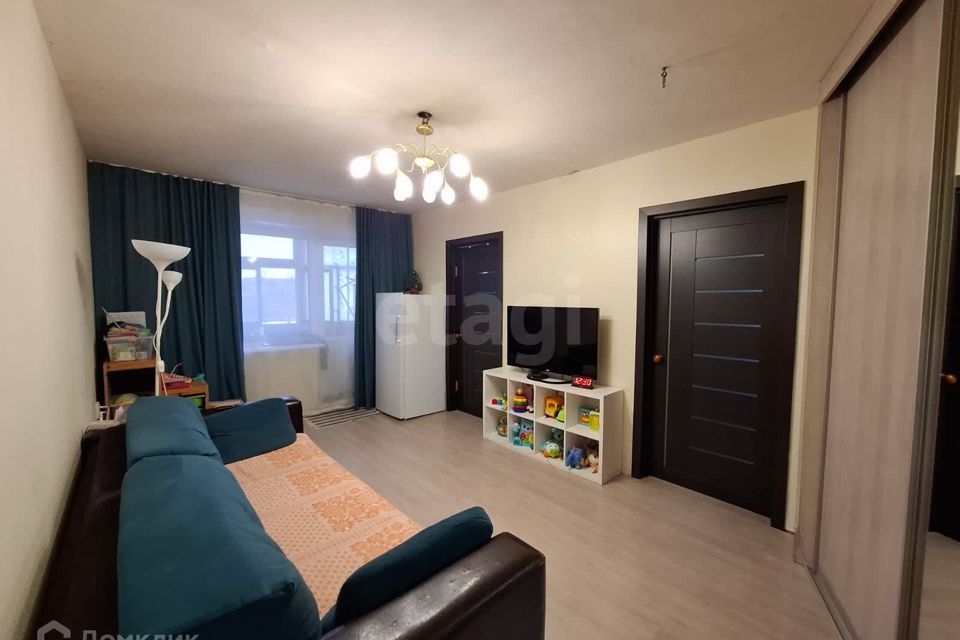Продаётся 4-комнатная квартира, 60.8 м²