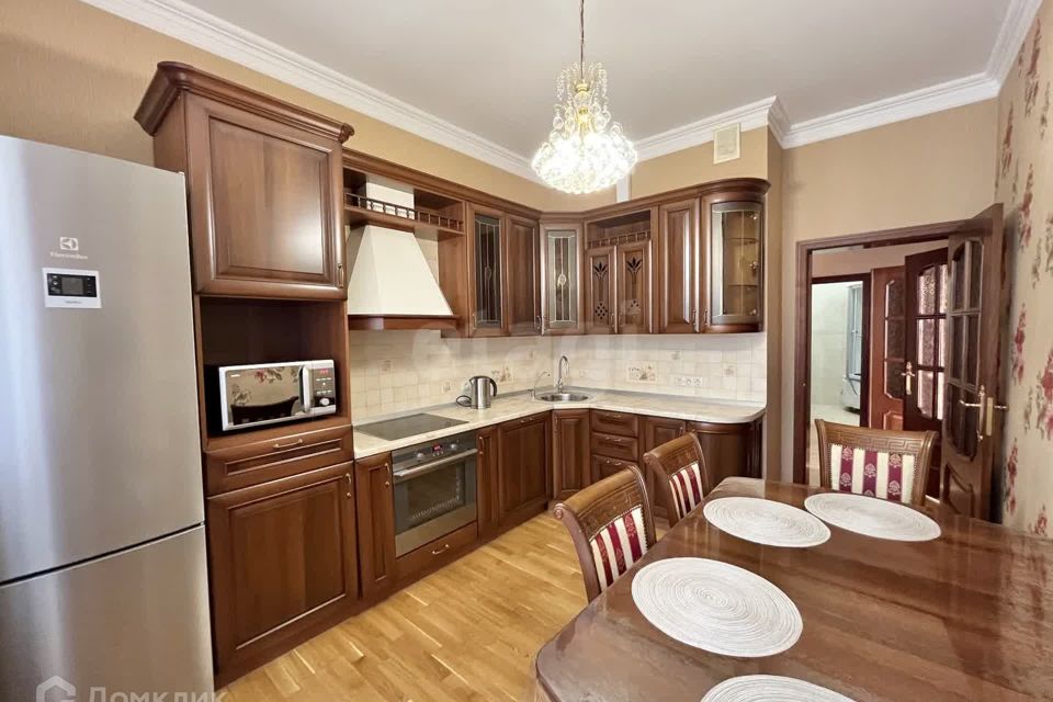 Сдаётся 2-комнатная квартира, 98.6 м²