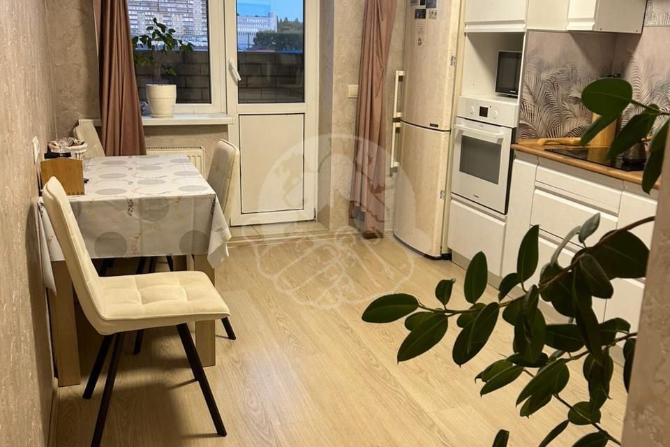 Продаётся 1-комнатная квартира, 42 м²
