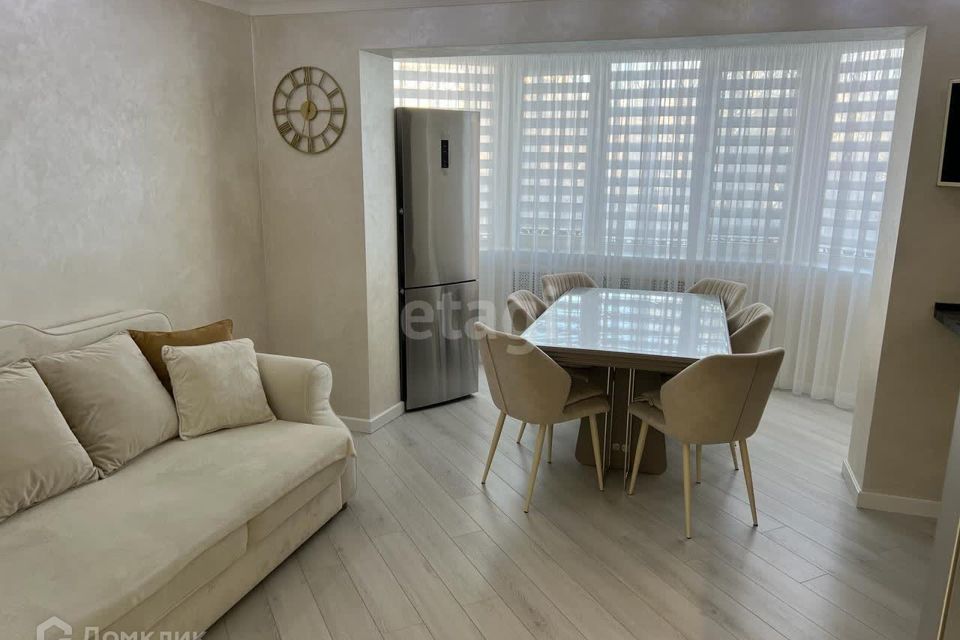 Продаётся 3-комнатная квартира, 130 м²