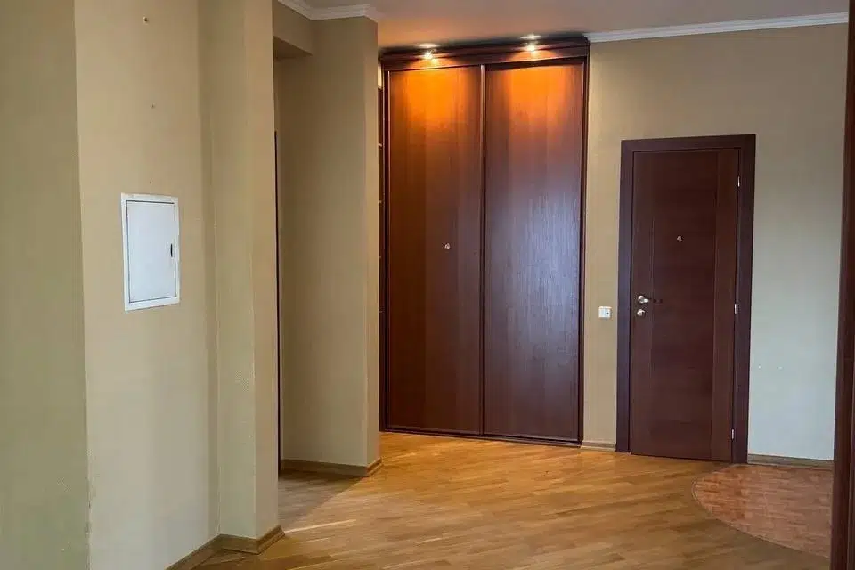Продаётся 3-комнатная квартира, 108 м²