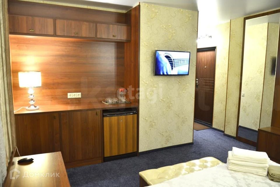 Продаётся 3-комнатная квартира, 130 м²