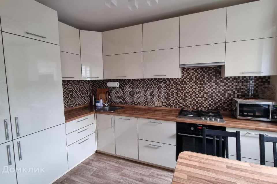 Продаётся 4-комнатная квартира, 80 м²