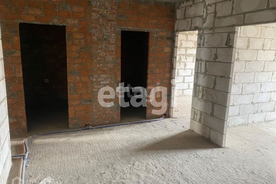 Продаётся 3-комнатная квартира, 105 м²
