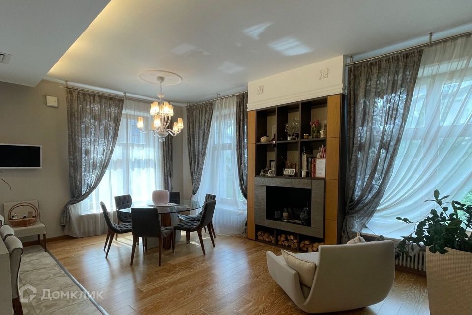 Продаётся 3-комнатная квартира, 172.2 м²