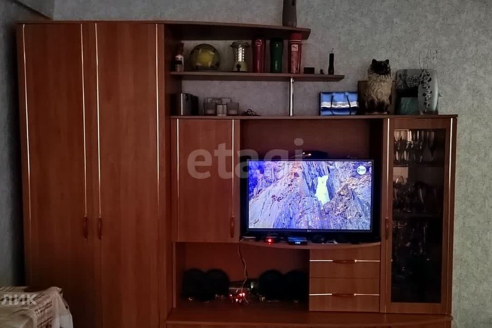 Продаётся комната в 2-комн. квартире, 48.7 м²