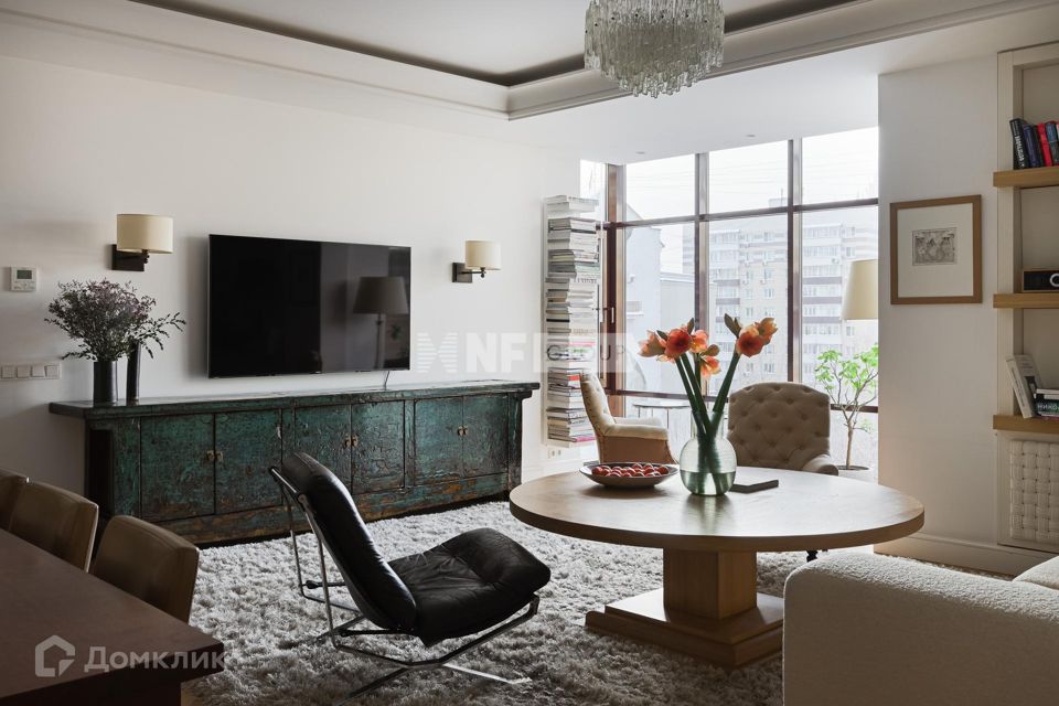 Продаётся 6-комнатная квартира, 192.7 м²