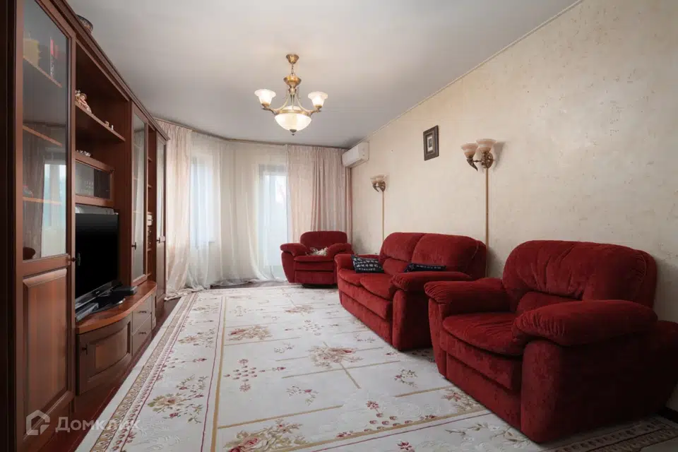 Продаётся 4-комнатная квартира, 120 м²