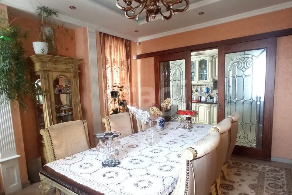 Продаётся 3-комнатная квартира, 171 м²