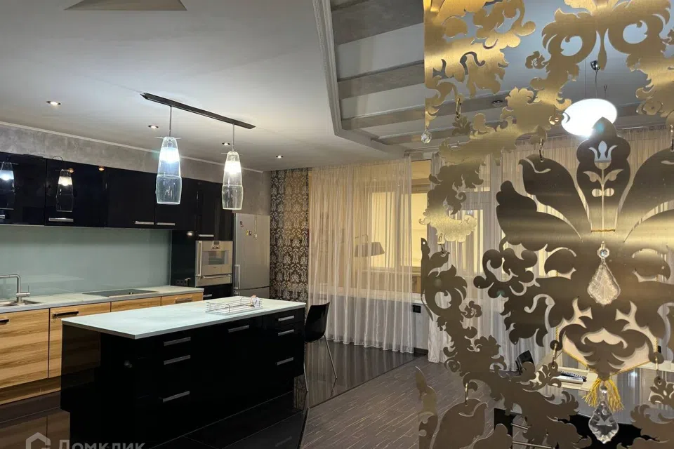 Сдаётся 5-комнатная квартира, 320 м²