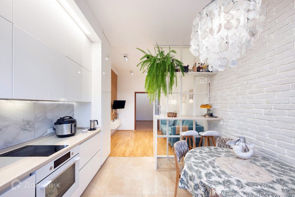 Продаётся 4-комнатная квартира, 102.7 м²