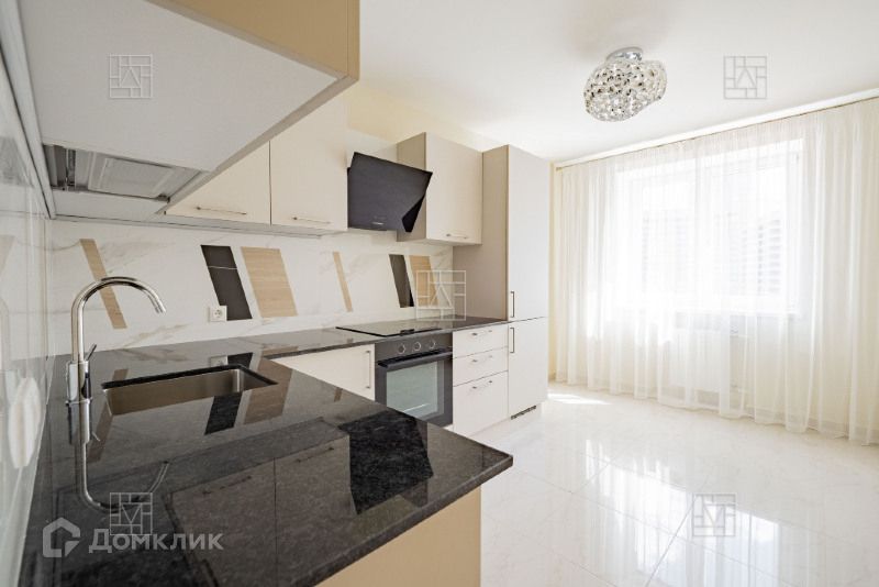 Сдаётся 4-комнатная квартира, 145 м²