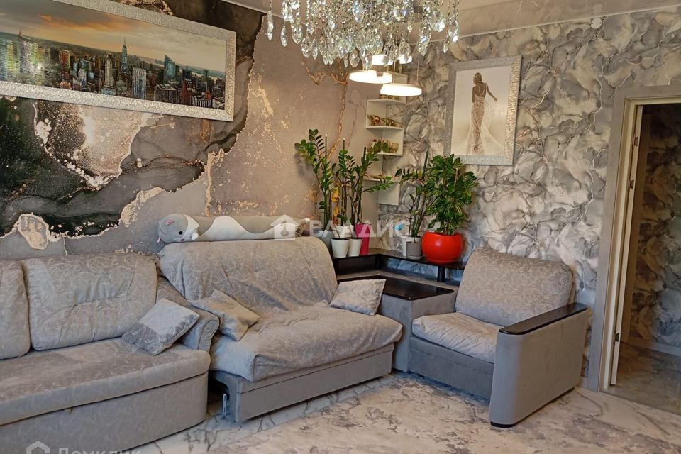 Продаётся 4-комнатная квартира, 92.6 м²