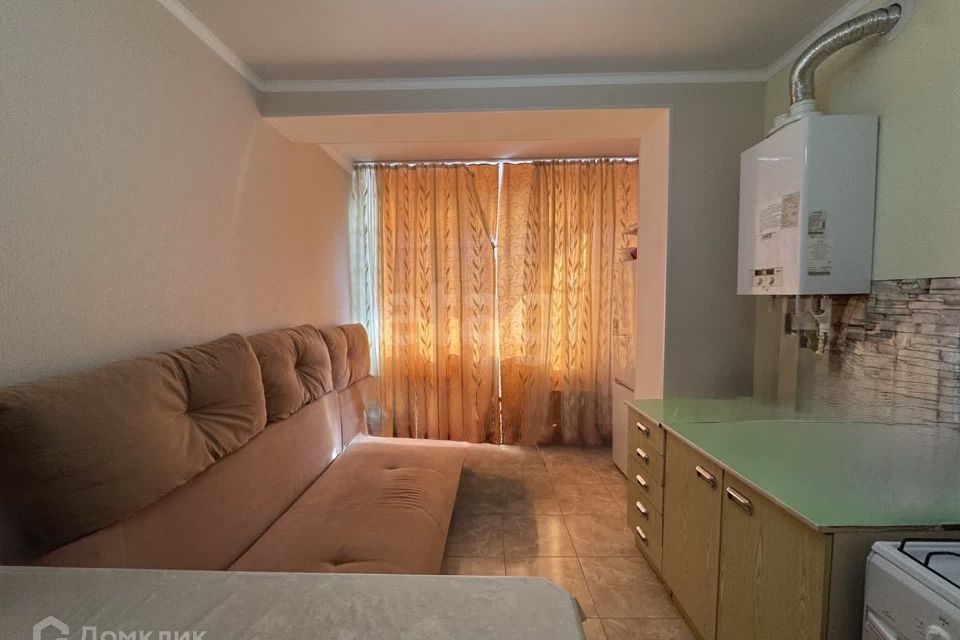 Продаётся 1-комнатная квартира, 42 м²