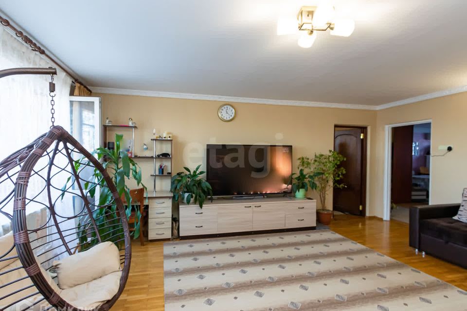 Продаётся 3-комнатная квартира, 114 м²