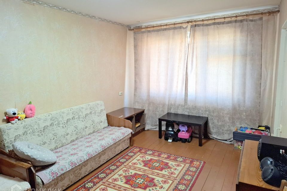 Продаётся 4-комнатная квартира, 61.8 м²