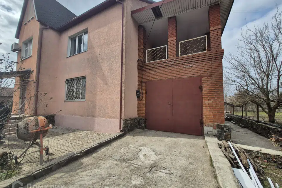 Продаётся 3-этажный дом, 260 м²
