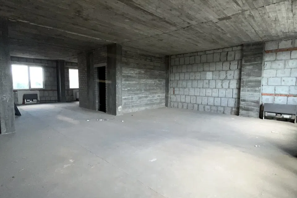 Продаётся 4-комнатная квартира, 191.4 м²
