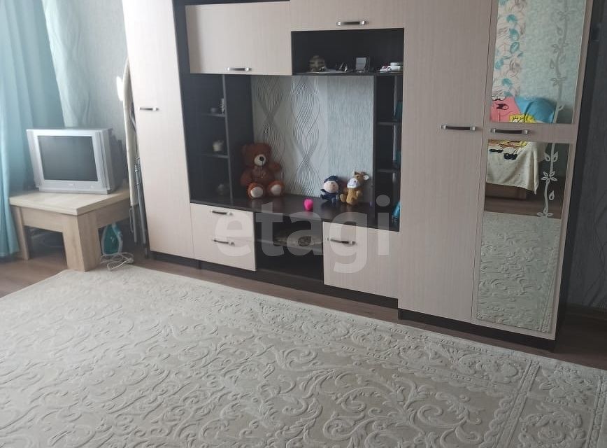 Продаётся 1-комнатная квартира, 42.1 м²