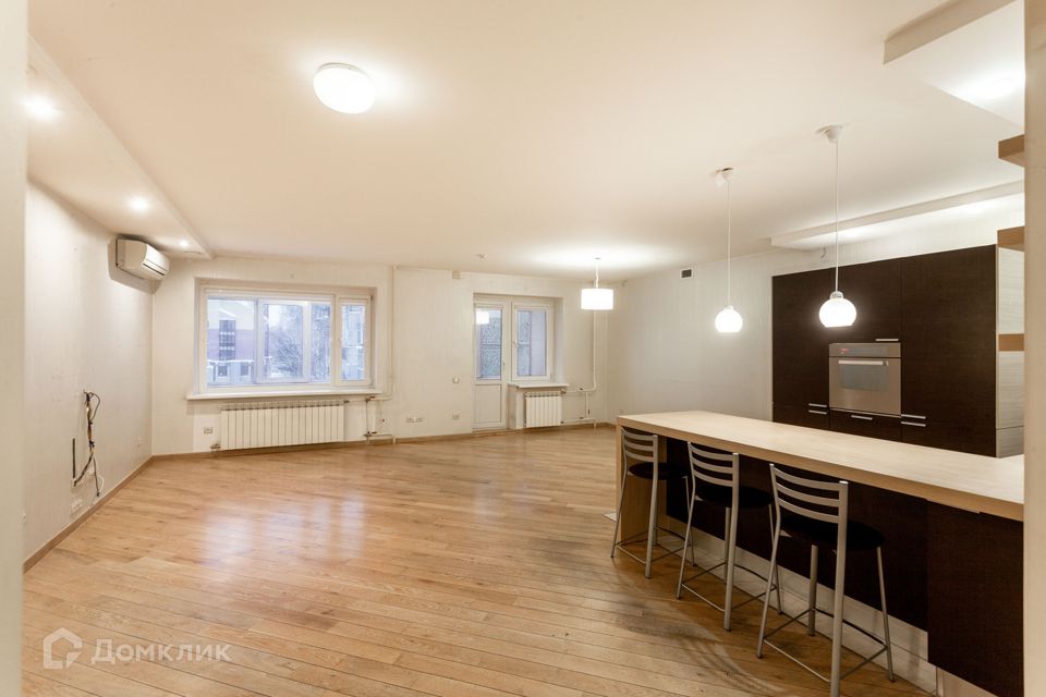 Продаётся 3-комнатная квартира, 123.5 м²