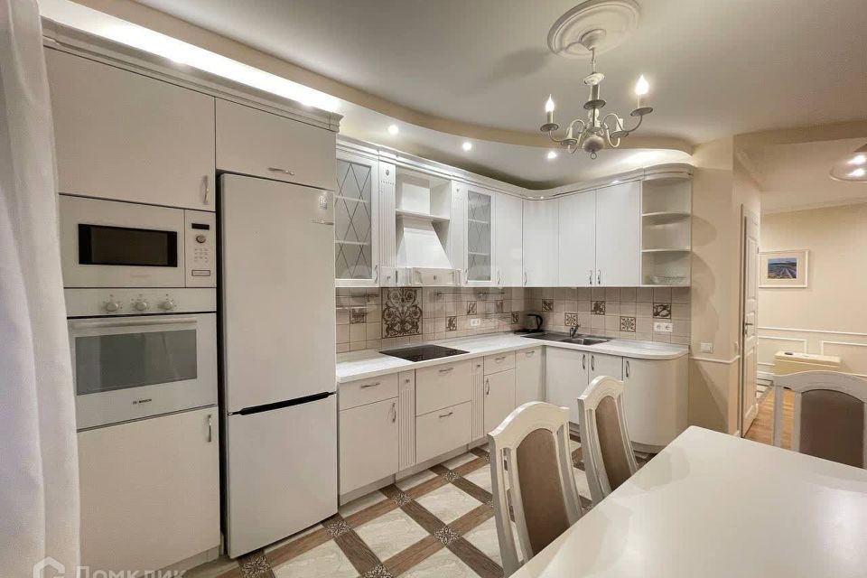 Продаётся 3-комнатная квартира, 110 м²