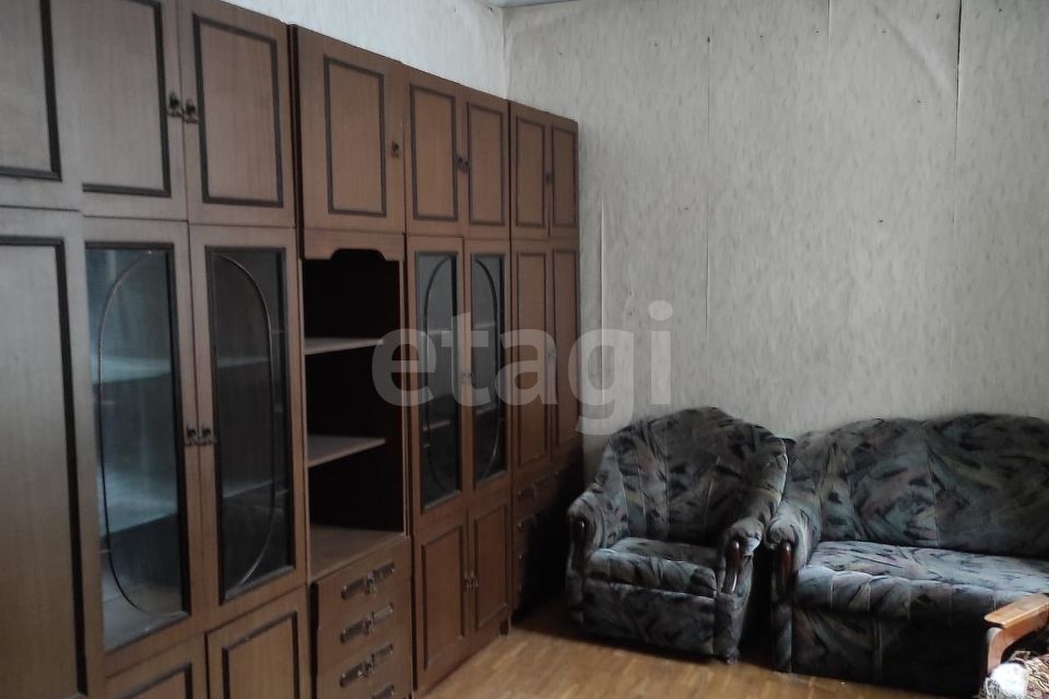 Продаётся комната в 2-комн. квартире, 52.8 м²