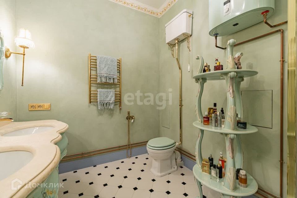 Продаётся 3-комнатная квартира, 147 м²