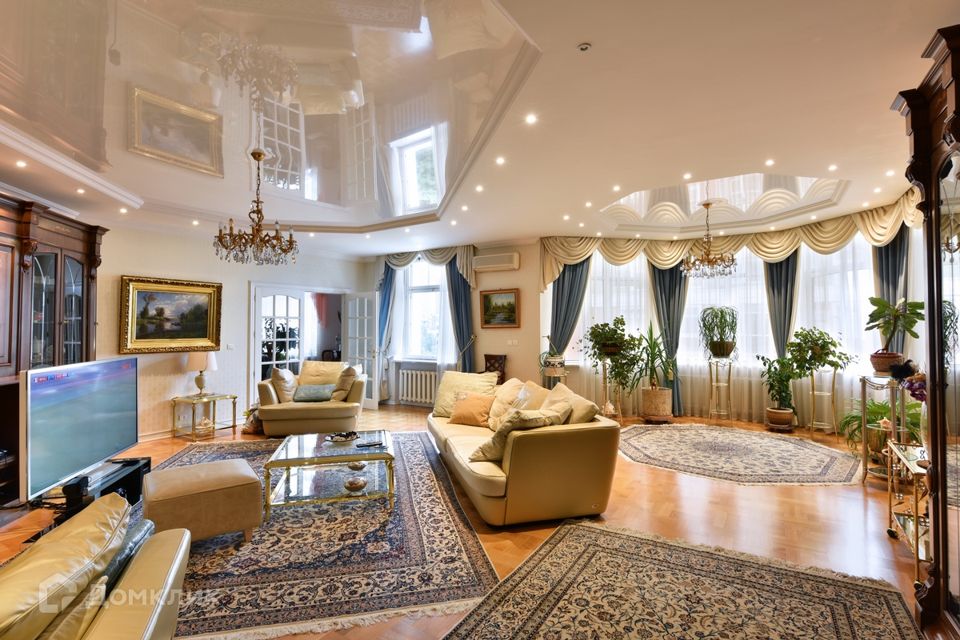 Продаётся 4-комнатная квартира, 228 м²