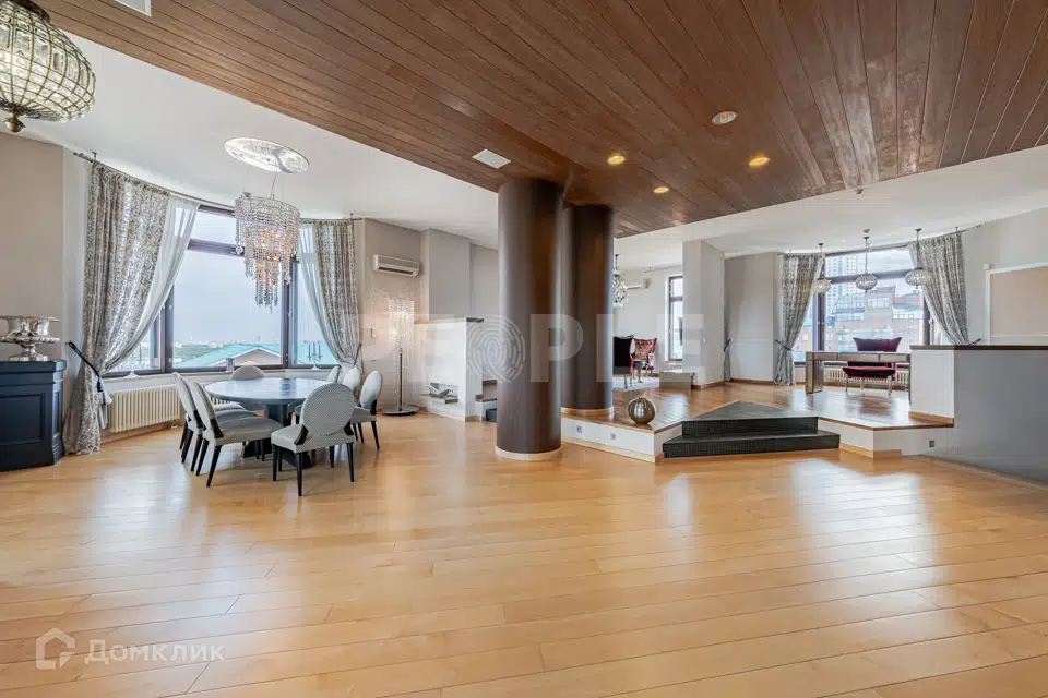 Продаётся 4-комнатная квартира, 582 м²