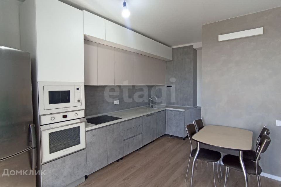 Продаётся 4-комнатная квартира, 72 м²