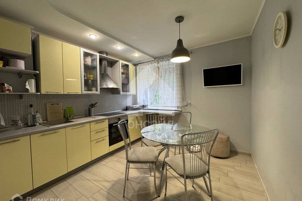 Продаётся 4-комнатная квартира, 97.2 м²