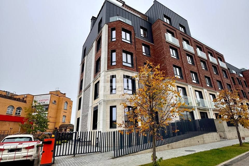 Продаётся 1-комнатная квартира, 63.6 м²