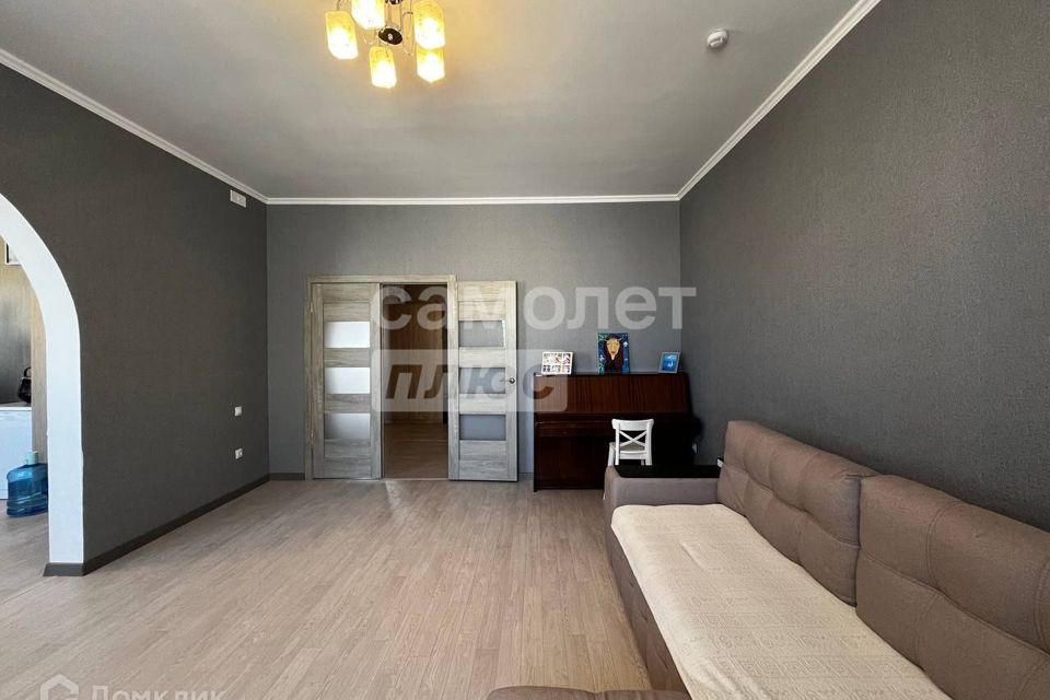 Продаётся 3-комнатная квартира, 101.8 м²