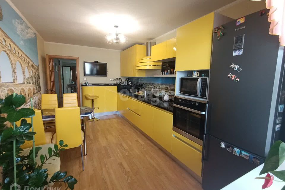 Продаётся 2-комнатная квартира, 81.5 м²