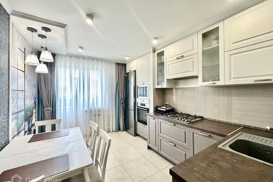 Продаётся 2-комнатная квартира, 63.7 м²