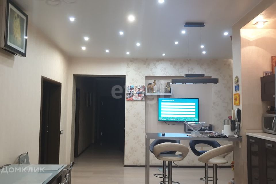 Продаётся 4-комнатная квартира, 135.4 м²