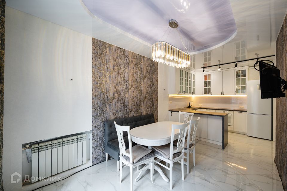 Продаётся 4-комнатная квартира, 105 м²