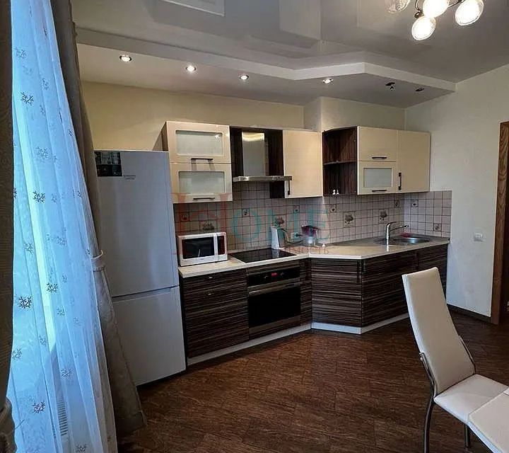 Сдаётся 2-комнатная квартира, 65 м²