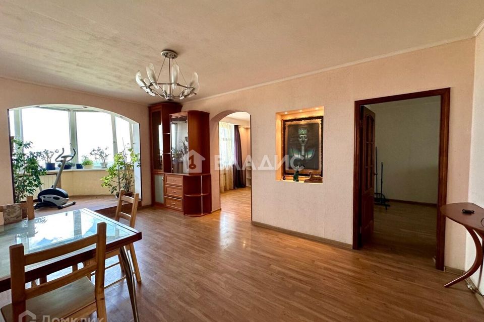 Продаётся 4-комнатная квартира, 120 м²