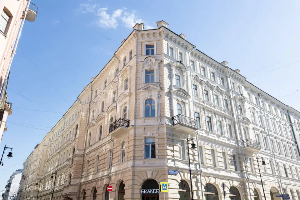 Продаётся 4-комнатная квартира, 165 м²
