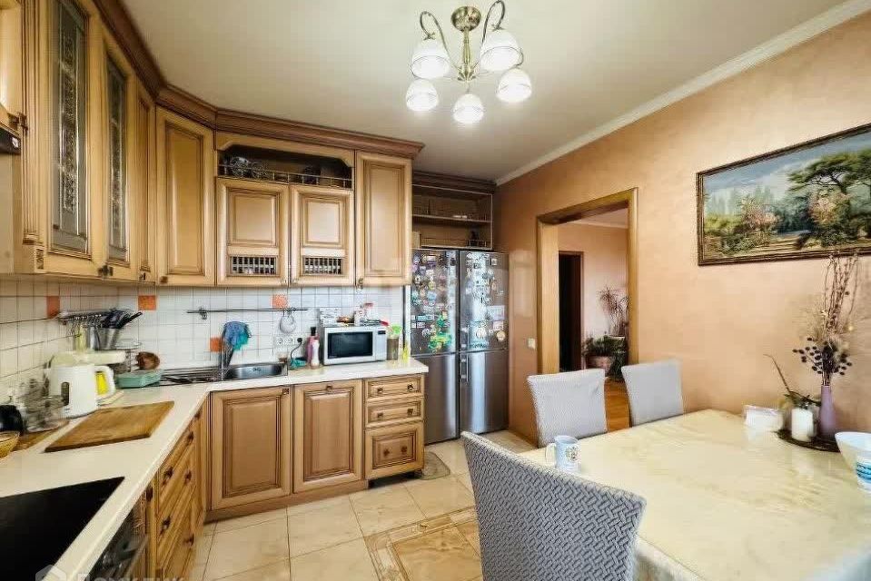 Продаётся 4-комнатная квартира, 105 м²