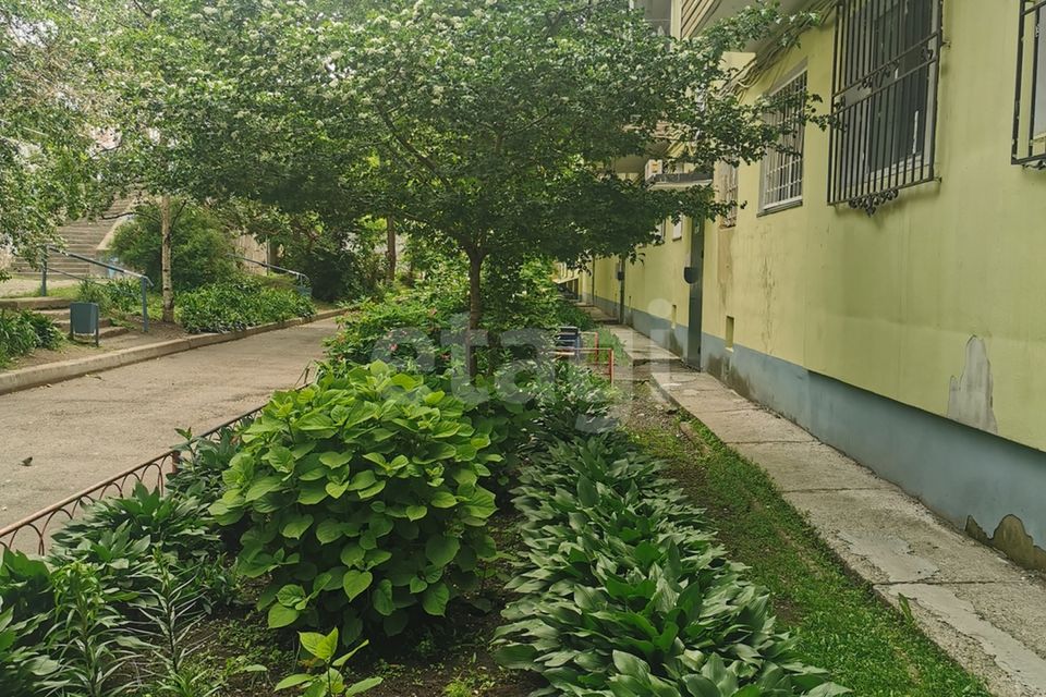 Продаётся 4-комнатная квартира, 61.7 м²