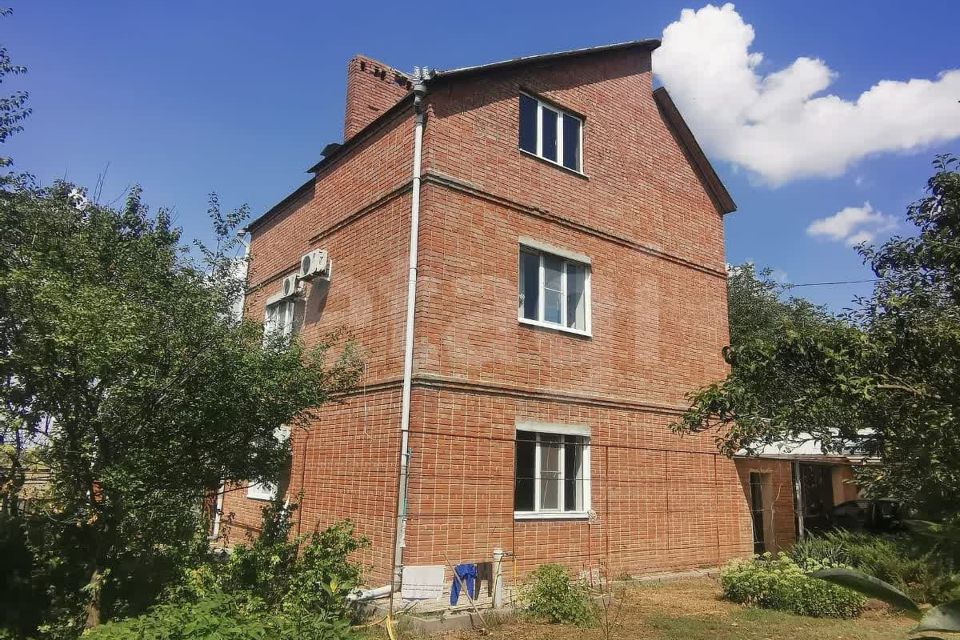 Продаётся 3-этажный дом, 230 м²