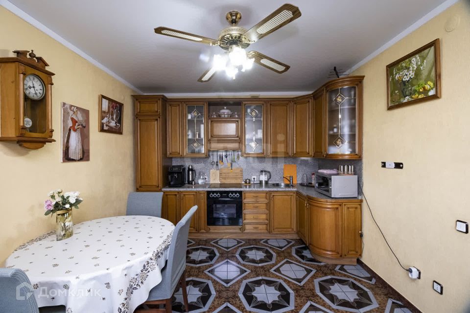 Продаётся 4-комнатная квартира, 139.2 м²