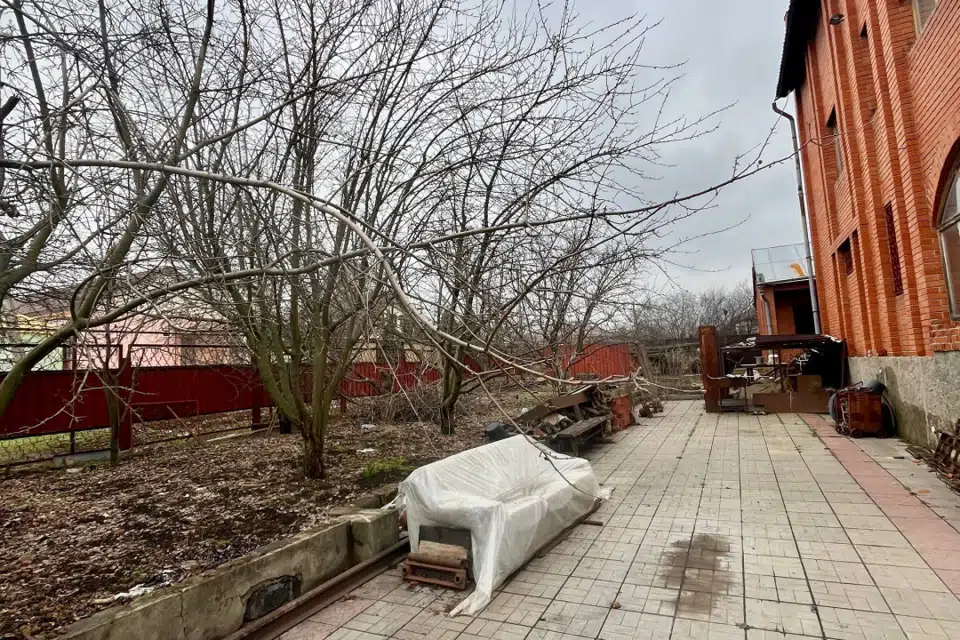 Продаётся 3-этажный дом, 220 м²