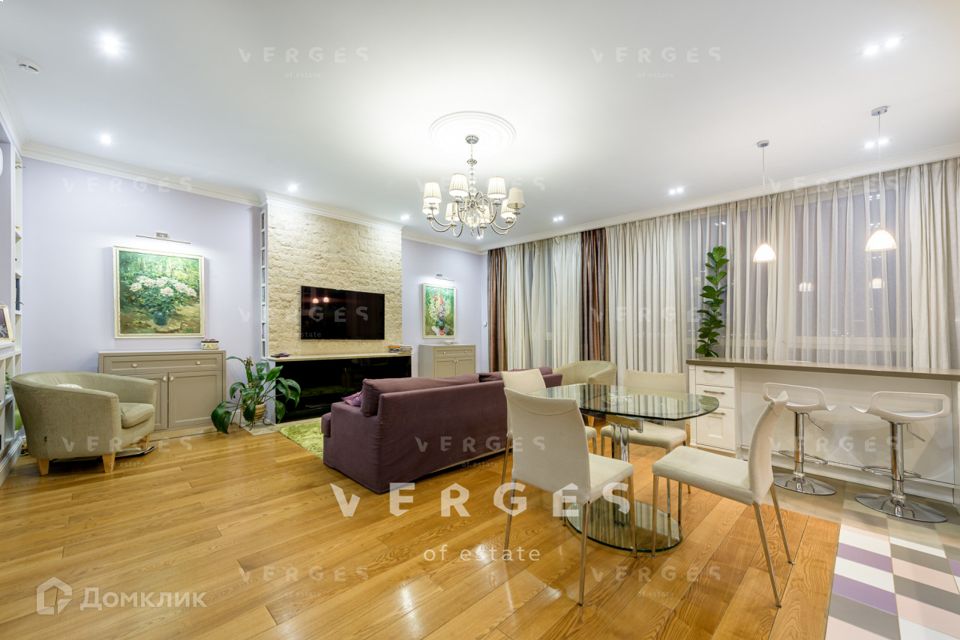 Продаётся 4-комнатная квартира, 142 м²
