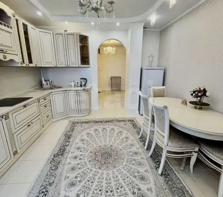 Продаётся 3-комнатная квартира, 106 м²