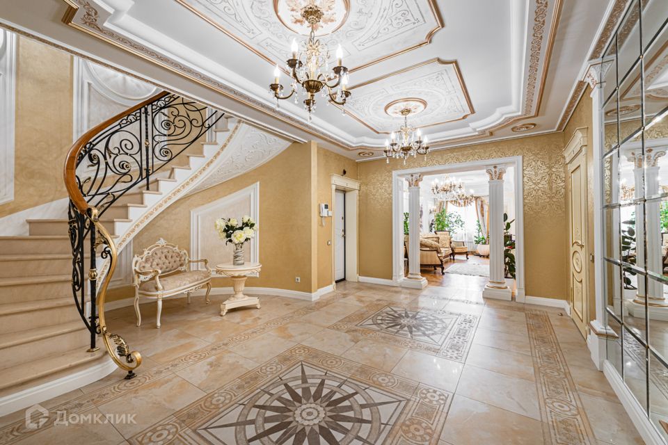 Продаётся 5-комнатная квартира, 234 м²