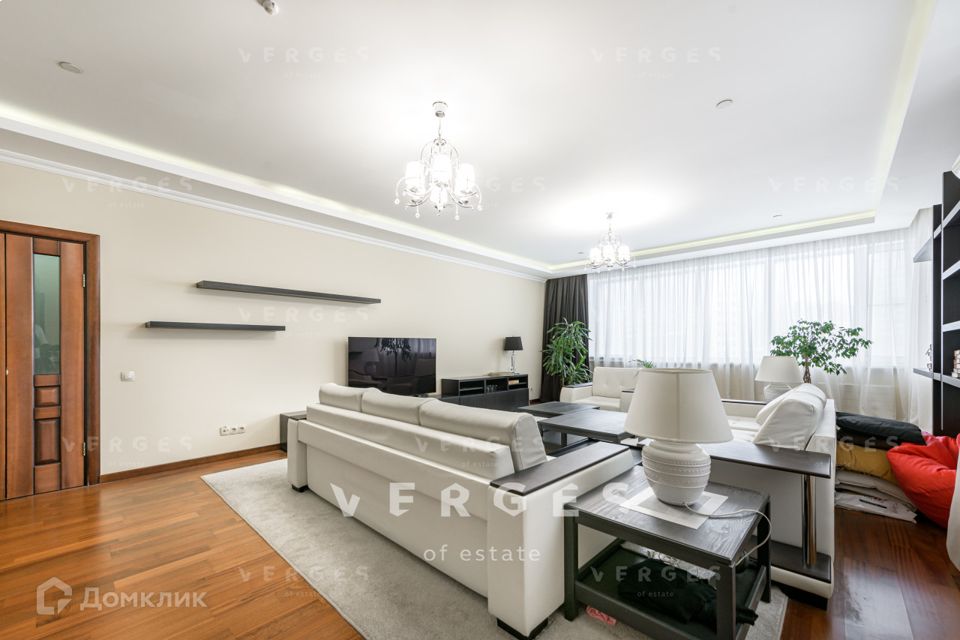 Продаётся 3-комнатная квартира, 151 м²